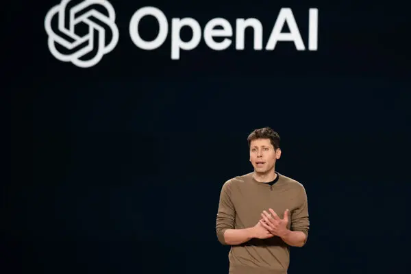 Inovasi Terbaru: CEO OpenAI dan Desainer iPhone Berkolaborasi Ciptakan Pengganti Smartphone